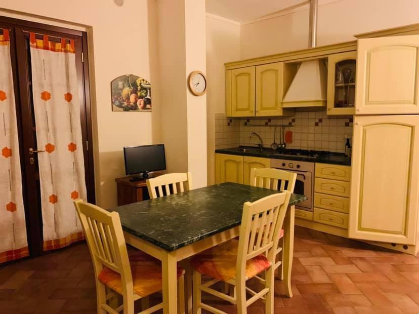 8380 Agriturismo L'Oleandro มอนเตเมราโน ภายนอก รูปภาพ